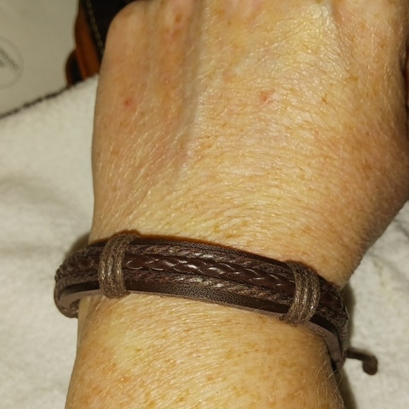 Handmade Leather Unisex Bracelet - Picture 2 of 4